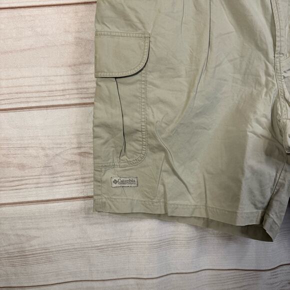 Columbia Tan Cargo Shorts Size 38 - Picture 2 of 5